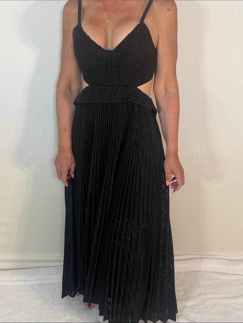 A.L.C. BLACK CUTOUT PLEATED MAXI DRESS SZ 4 - Picture 2 of 10